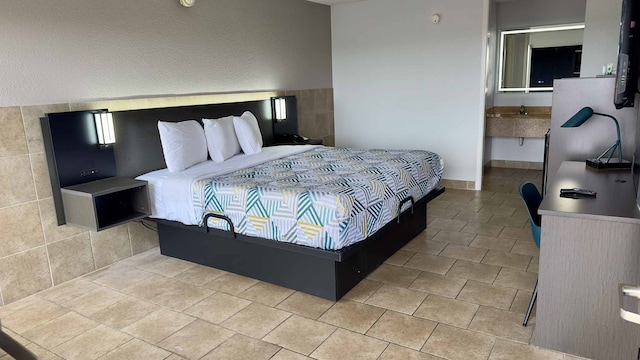 1 King Bed | Mobil Access Tub Nsmk Micfridg