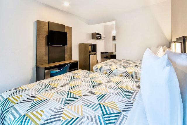 2 Queen Beds | Premium, Micfridge