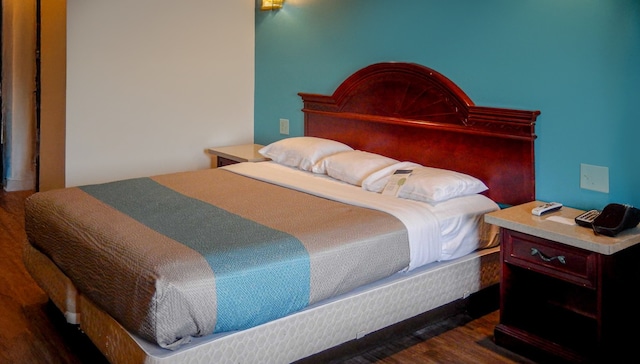 1 King Bed | Mobility Accessible RI Shower Nsmk