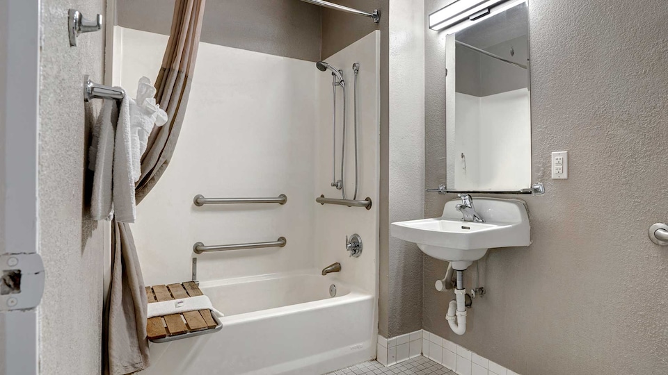 Motel 6 Bakersfield, CA - South,  Bakersfield, CA, Bakersfield