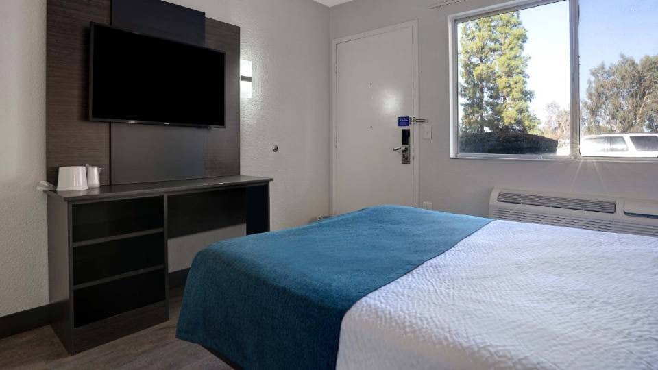 Motel 6 Bakersfield, CA - South,  Bakersfield, CA, Bakersfield