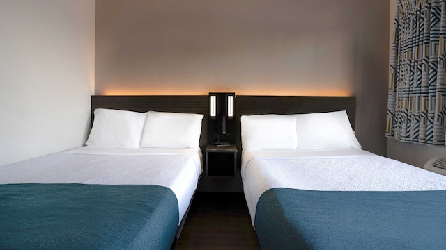 2 Full Beds | Smoking