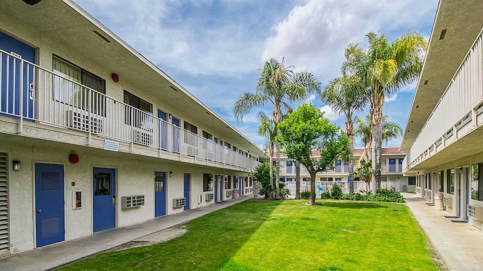 Motel 6 Bakersfield, CA - Airport,  Bakersfield, CA, Bakersfield