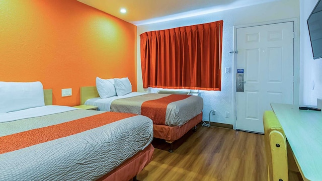 2 Full Beds | Smoking