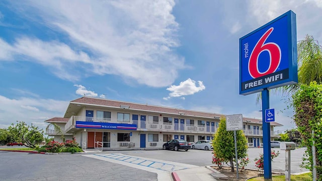 Motel 6 Bakersfield, CA - Airport