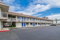 Motel 6 Bakersfield, CA - Airport