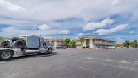 Motel 6 Bakersfield, CA - Airport