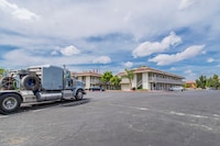 Motel 6 Bakersfield, CA - Airport