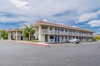 Motel 6 Bakersfield, CA - Airport