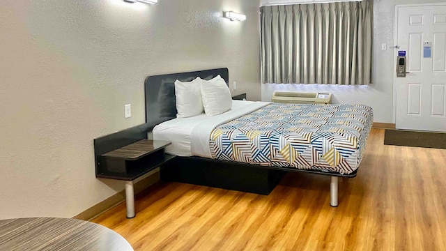 1 King Bed | Non-Smoking