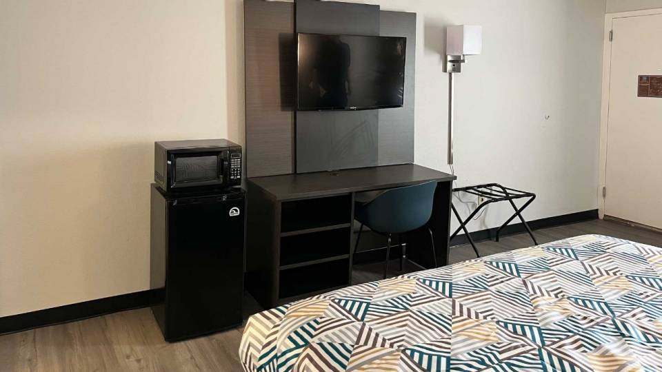 1 Full Bed | Smoking, Micfridge