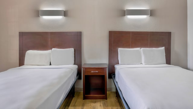 2 Full Beds | Smoking, Micfridge