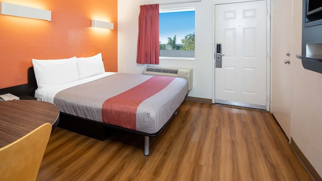 1 Full Bed | ADA/Tub/Mini Fridge