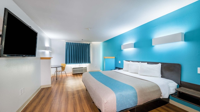 1 KING BED | MOBIL ACCESS TUB NSMK MICFRIDG