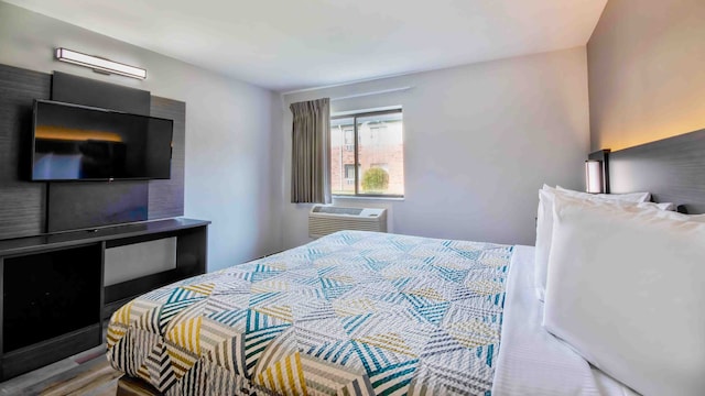 1 Queen Bed | ADA/RI Shower/Nsmk/Kitchen