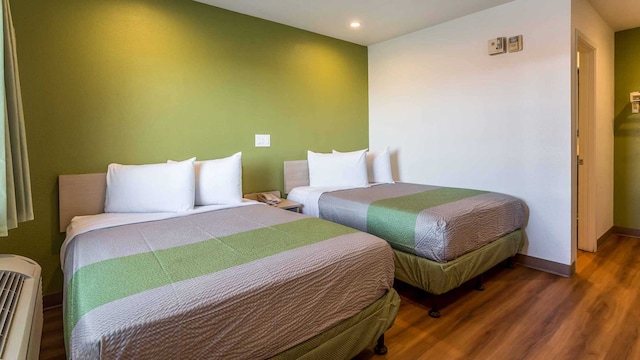 2 FULL BEDS | SMOKING