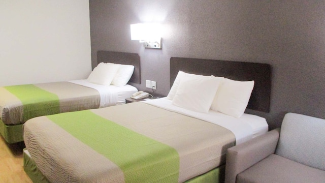 2 QUEEN BEDS | NON-SMOKING, KITCHEN 