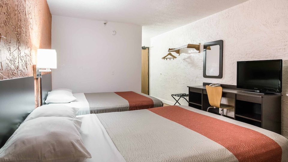 Motel 6 Naperville, IL, Naperville_057ab766, Naperville