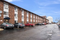 Motel 6 Naperville, IL