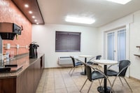 Motel 6 Naperville, IL