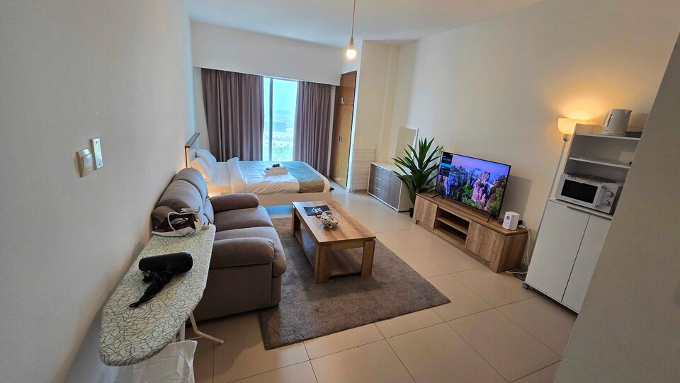OYO HOME 1469 Furnished Studio, Al Reem Island, Abu Dhabi