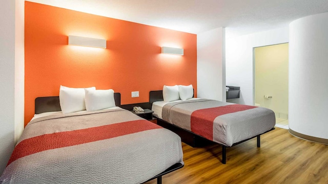 2 Full Beds | Smoking