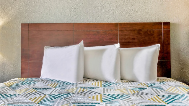 1 King Bed | Non-Smoking, Micfridge