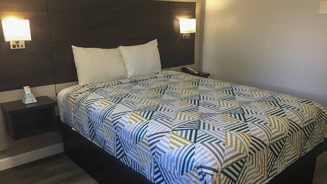 1 King Bed | Mob Acc RI Shwr Nsmk Micfridg