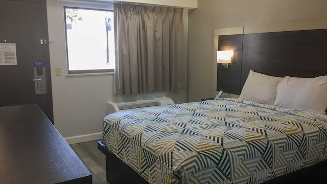 1 Queen Bed | Smoking, Micfridge