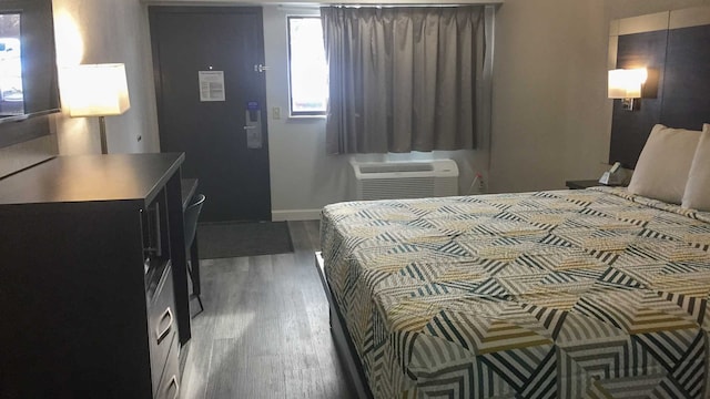 1 King Bed | Smoking, Micfridge