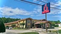 Motel 6 Huntsville, AL - University Dr