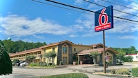 Motel 6 Huntsville, AL - University Dr
