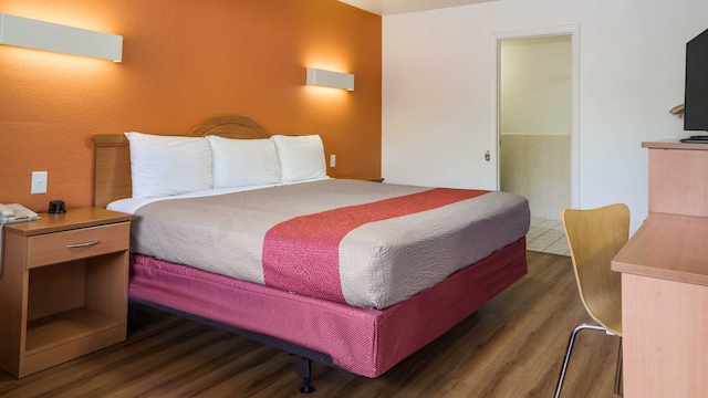 1 Queen Bed | Smoking