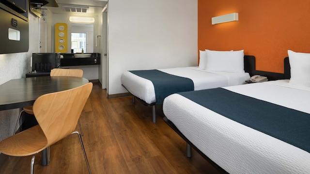 2 Full Beds | Micfridge