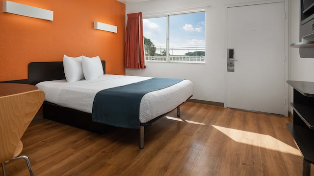 1 Queen Bed | Extended Suite