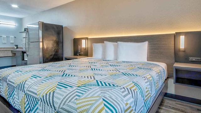 1 King Bed | Smoking, Kitchen