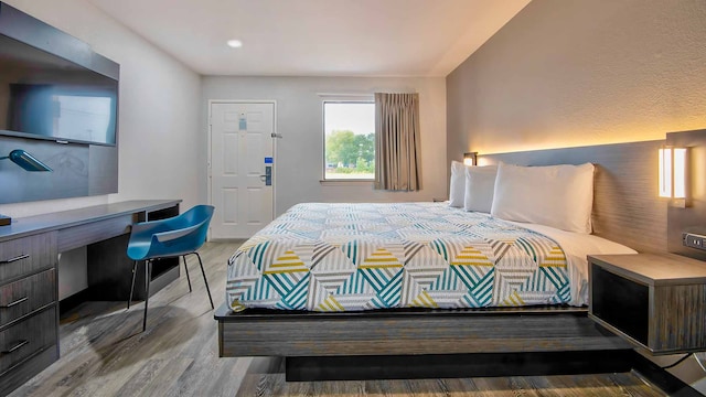 1 King Bed | Mob Acc RI Shwr Nsmk Micfridg