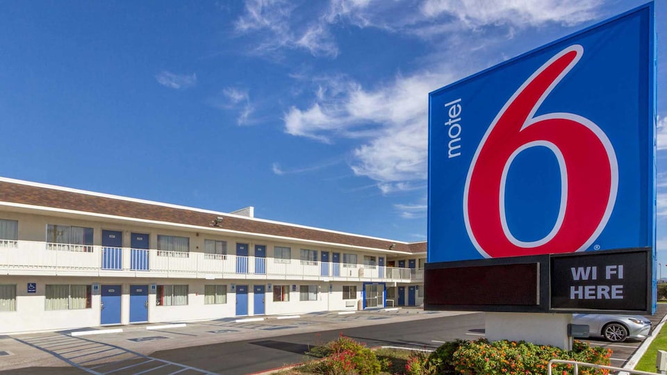 Motel 6 Phoenix, AZ - North Bell Road, Phoenix Central AZ, Phoenix
