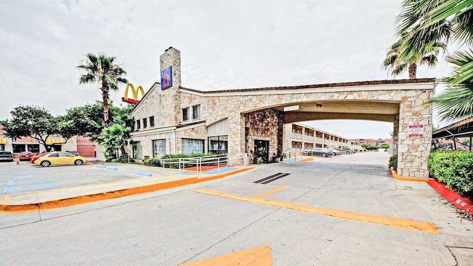 Motel 6 San Antonio, TX - Downtown - Market Square, C78204, San-Antonio