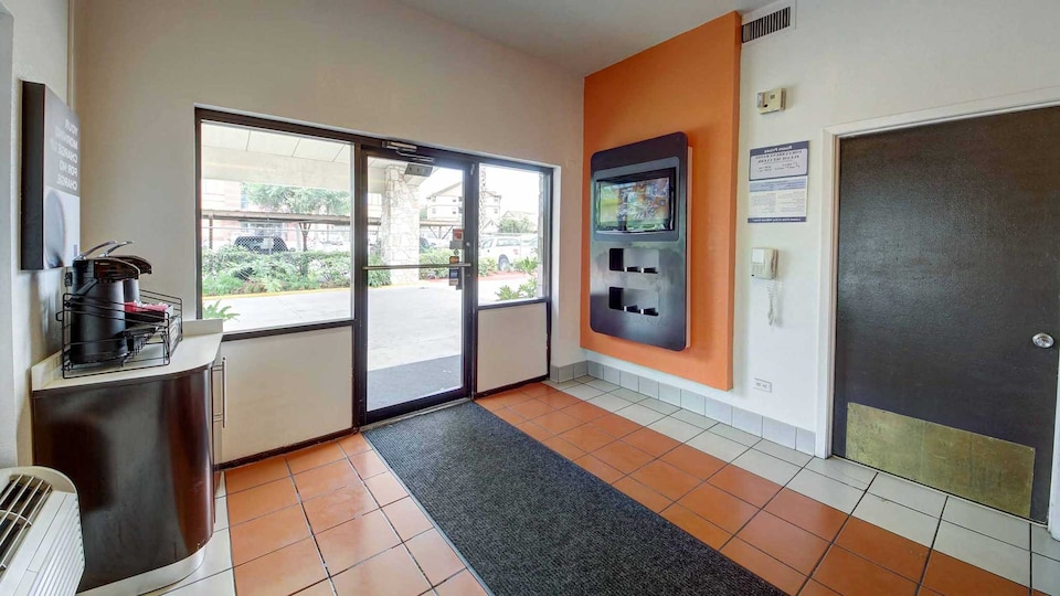 Motel 6 San Antonio, TX - Downtown - Market Square, C78204, San-Antonio