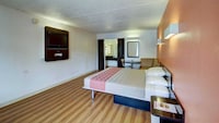 Motel 6 San Antonio, TX - Downtown - Market Square