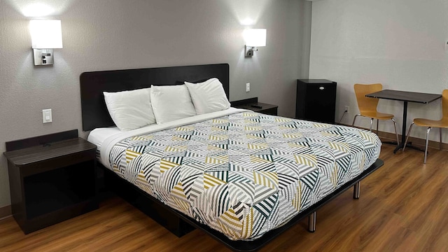 1 Queen Bed | Smoking, Micfridge