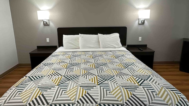 1 Queen Bed | Smoking