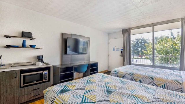2 Full Beds | Suite, Non-Smoking, Kitchen