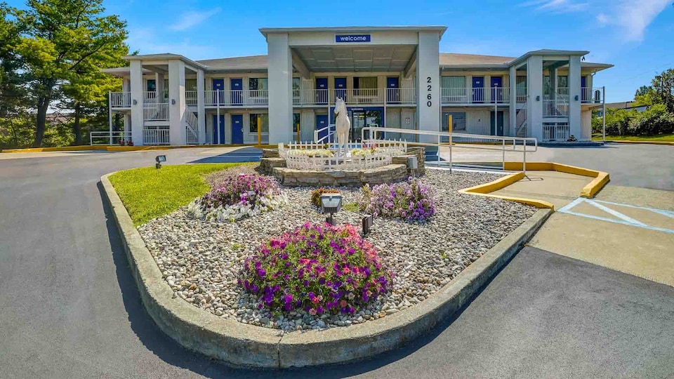 Motel 6 Lexington, KY - East I-75, C40505, Lexington