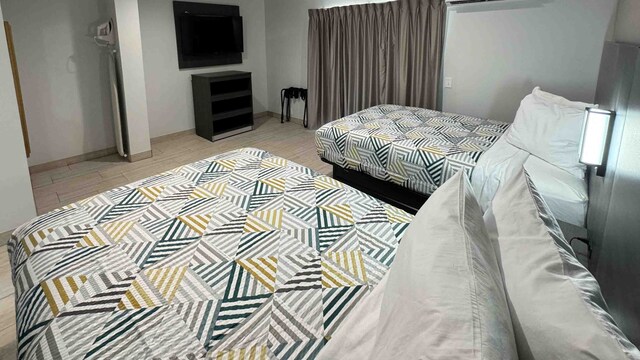 2 Full Beds | Non-Smoking, Kitchen