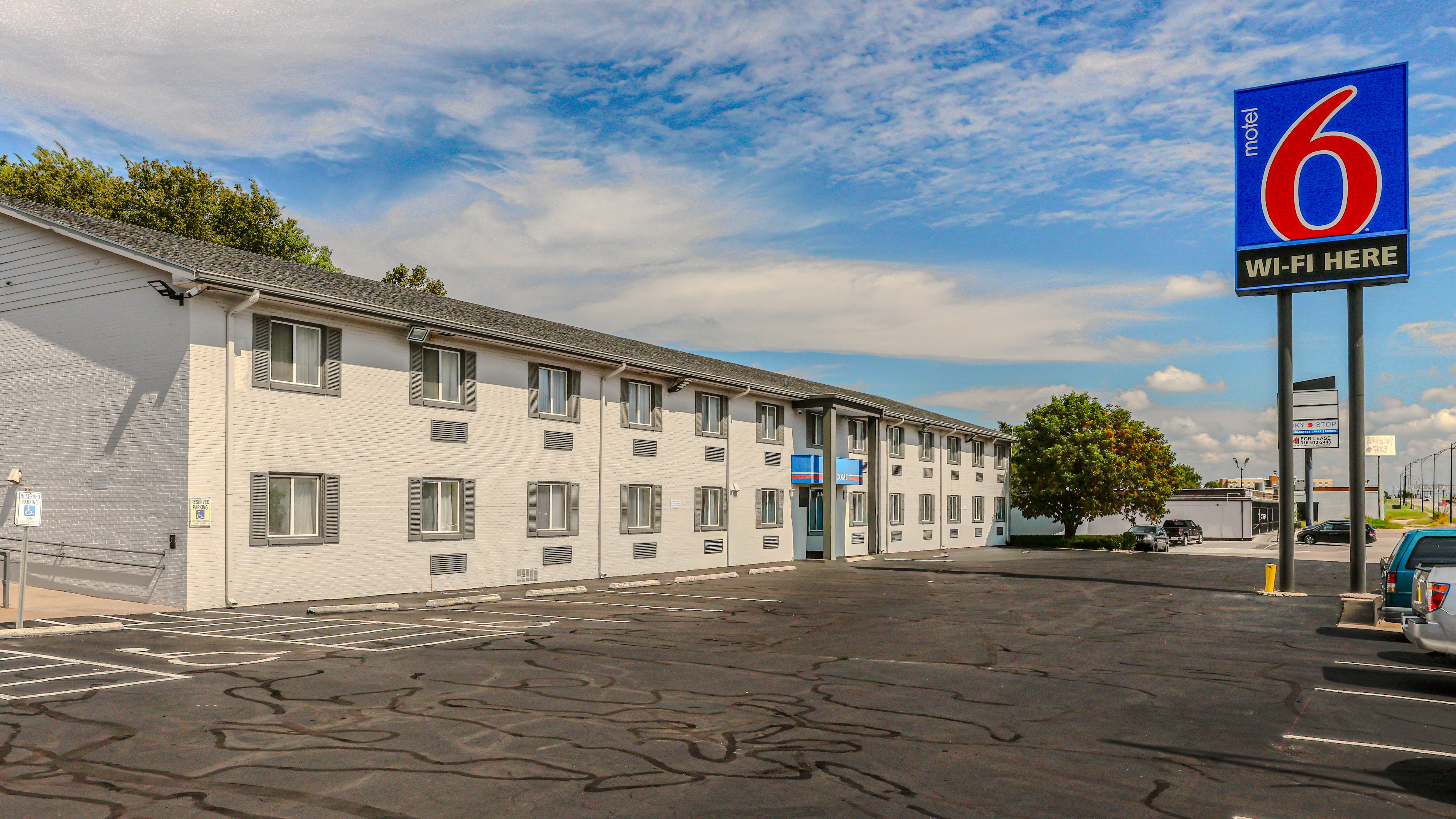 Motel 6 Wichita, KS - Affordable Budget-Friendly