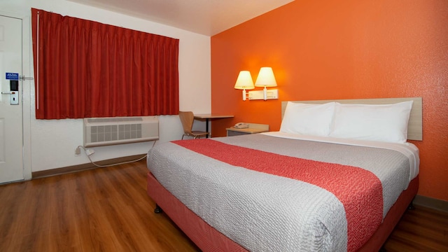 1 Queen Bed | Mini Fridge