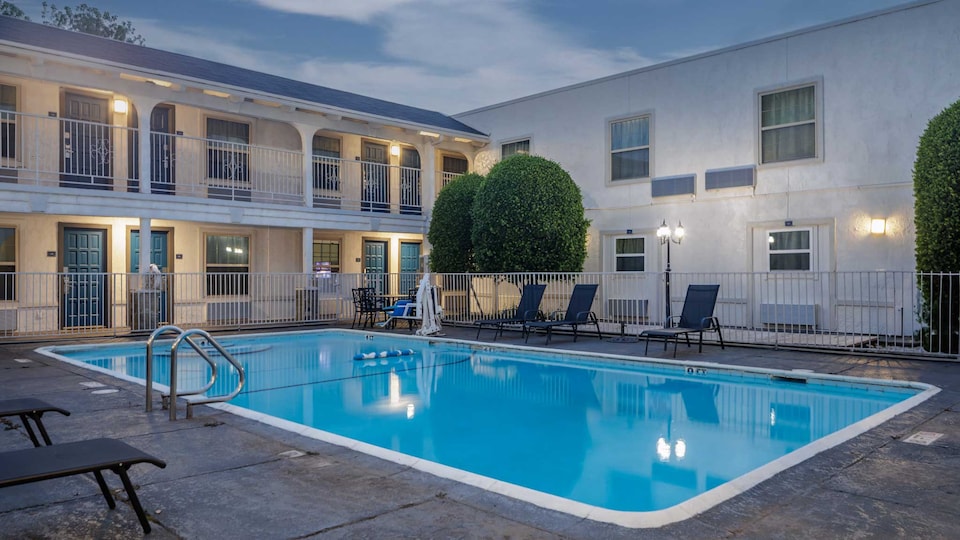 Studio 6 Suites Dallas, TX - Downtown, C75204, Dallas