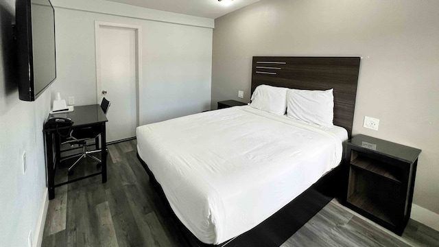 1 Queen Bed | Mobil Access Tub Nsmk Micfridg